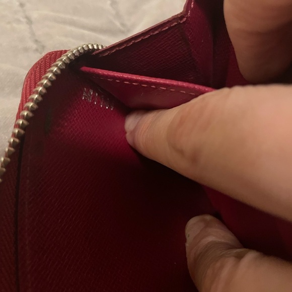 Louis Vuitton EPI Wallet - Picture 6 of 8